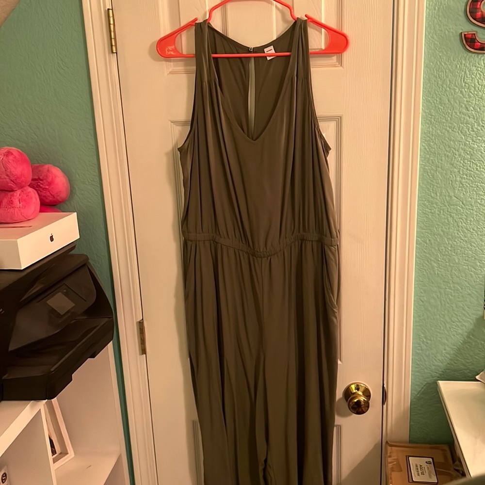 Green Capri pants romper